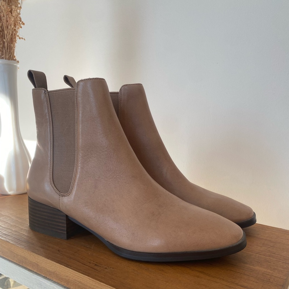 EOS Kenya Chelsea square toe boots